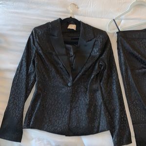 Miss Circle Black suit